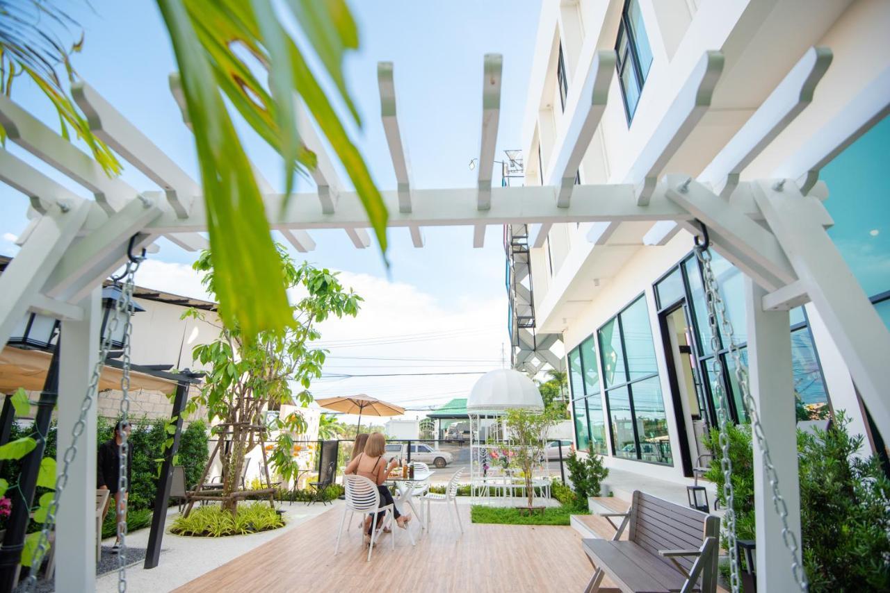 Play Poshtel & Cafe' Hotel 4*