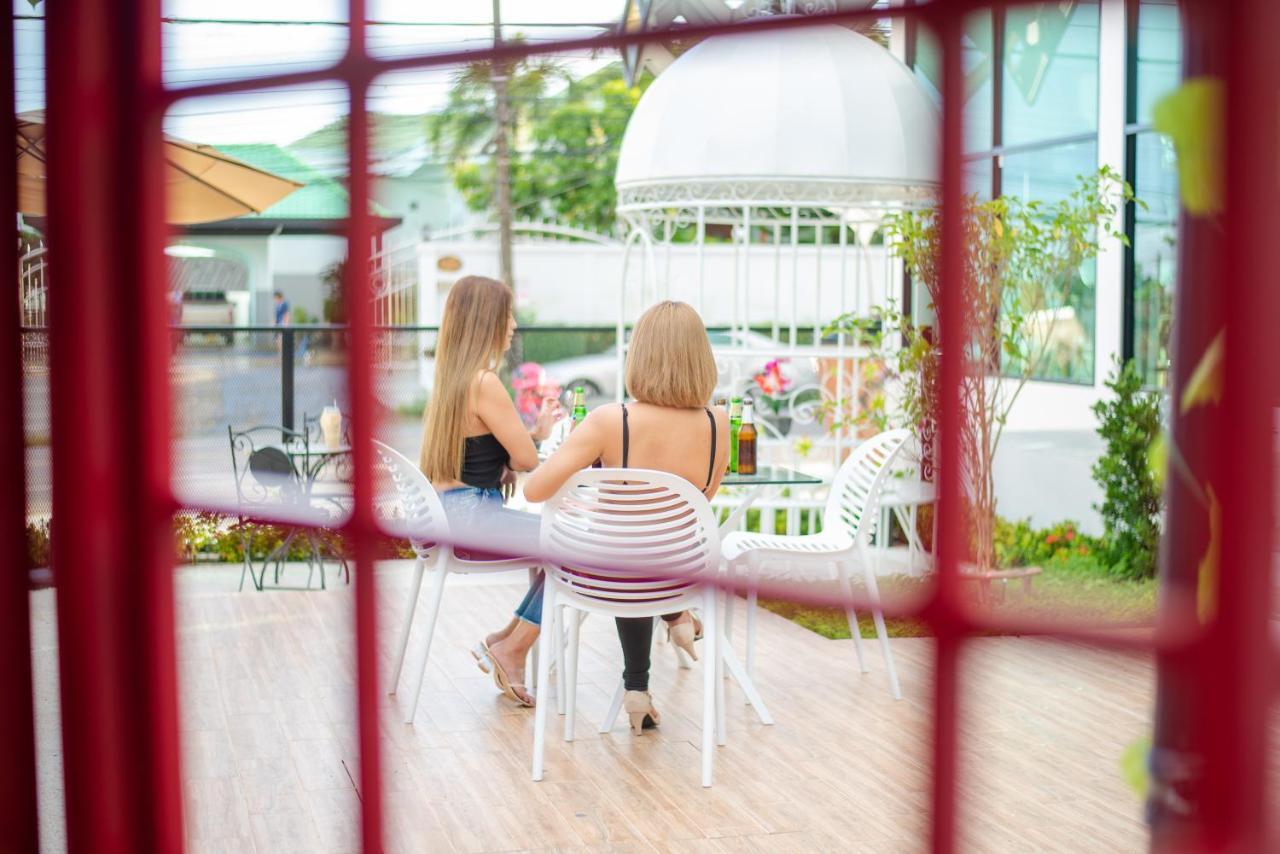 Play Poshtel & Cafe' Krabi